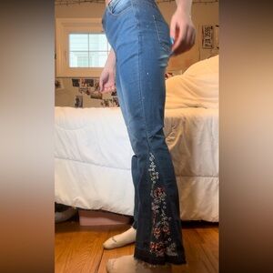 FLOWER DESIGN STRETCHY FLAIR JEANS